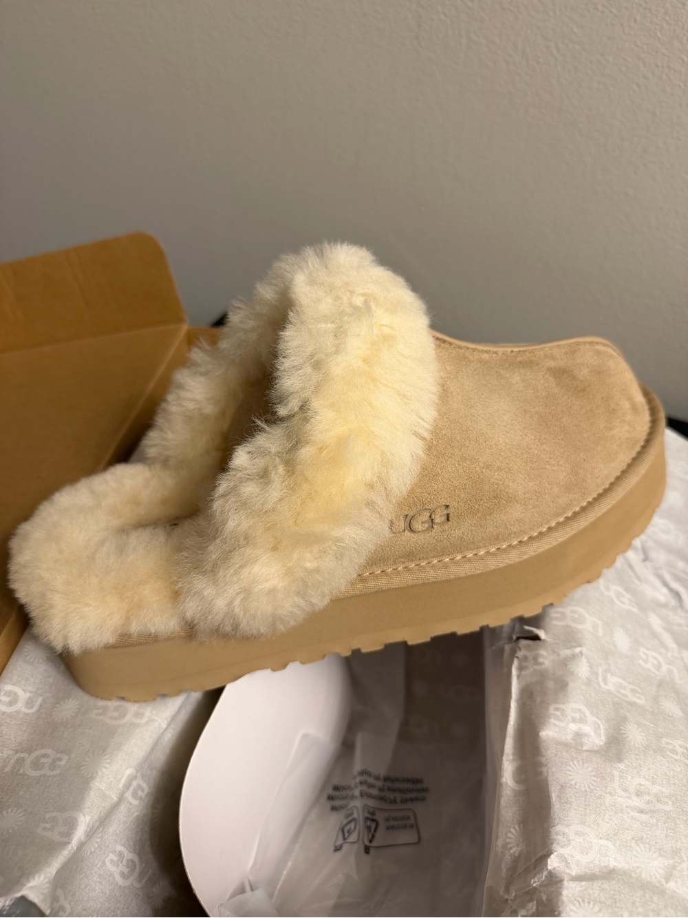 UGG Disquette Platform Slippers - NEW IN BOX - Picture 3 of 7